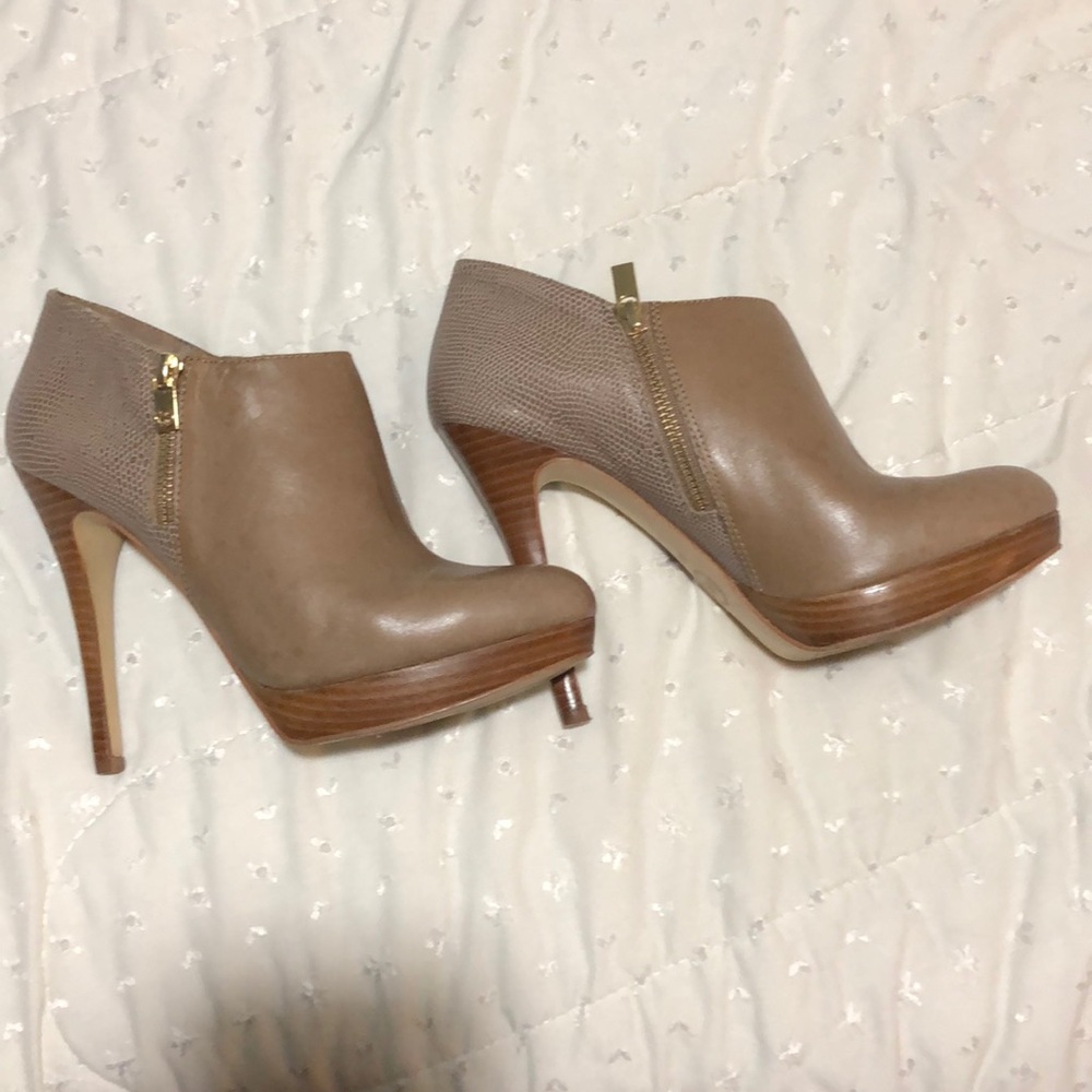 Shoes - Picture 2 of 3